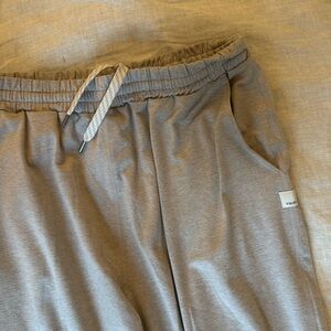 Vuori Women's Performance Jogger Tan Ecru Heather Small